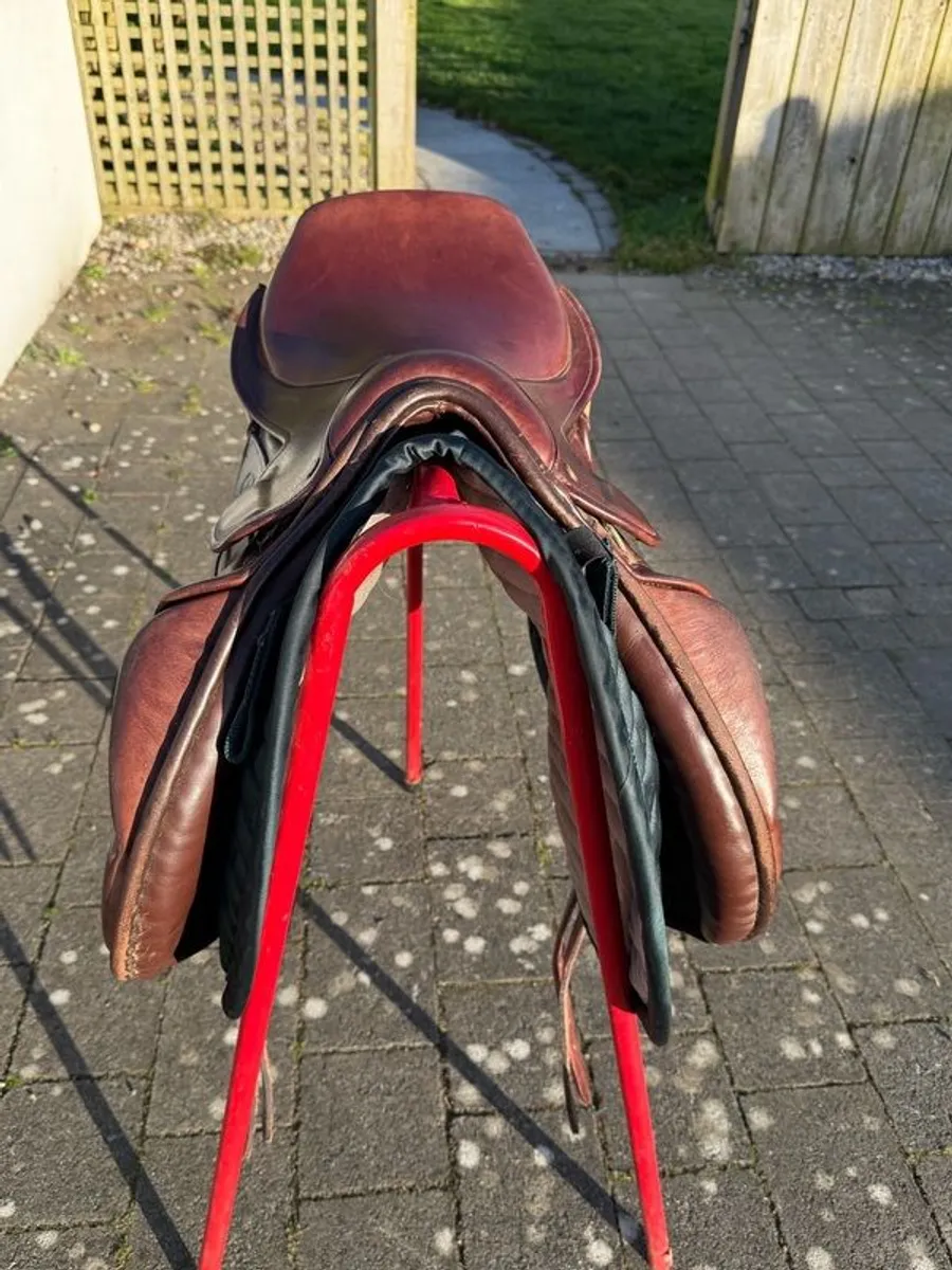 Berney's Grand Prix Olympic Saddle - 17in, Havana Brown, MW - Image 3