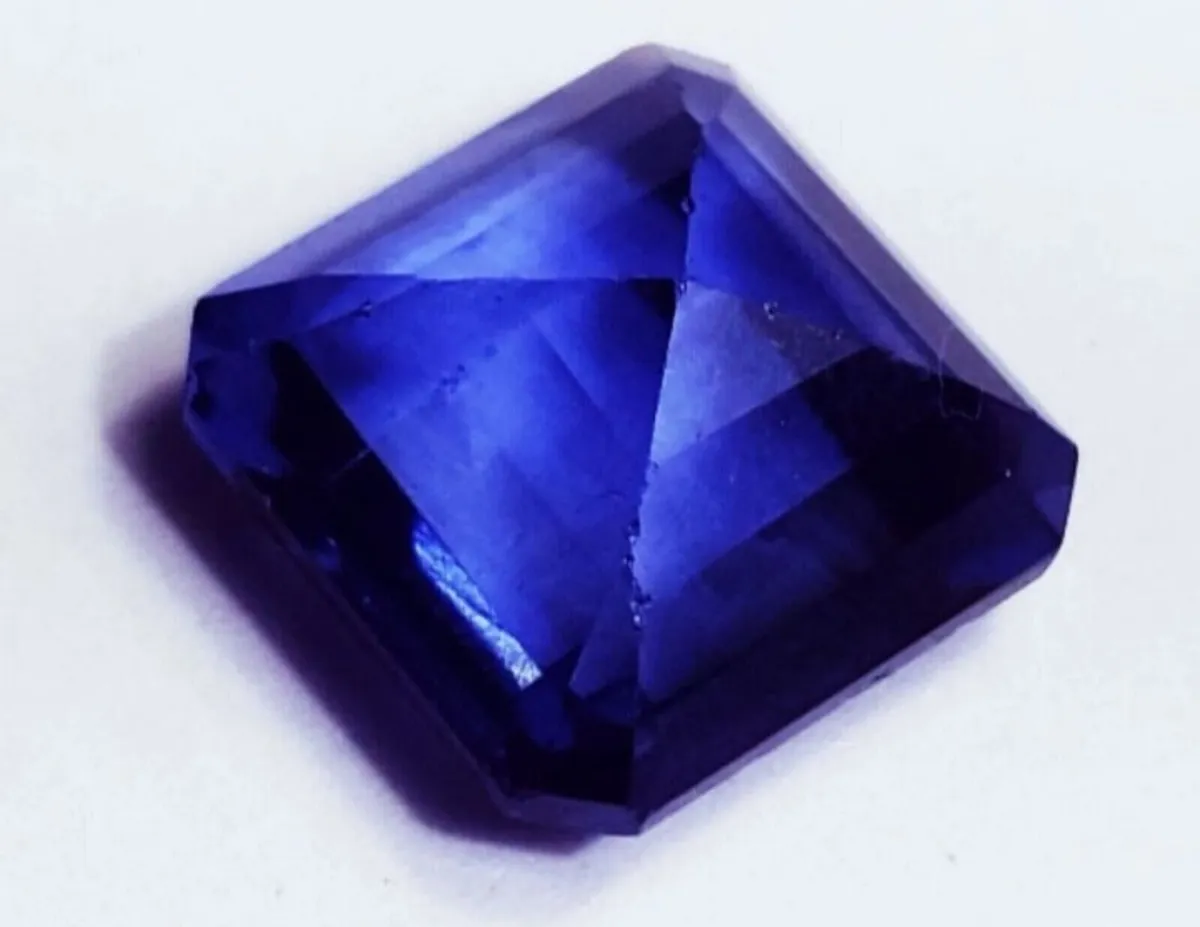 Magnificent Tanzanite with cert 10.02ct - Image 3