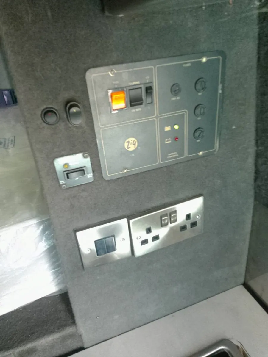 02 Nissan camper - Image 4