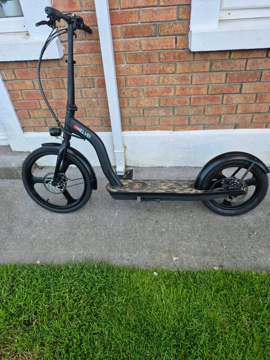 Electric scooter - Image 2