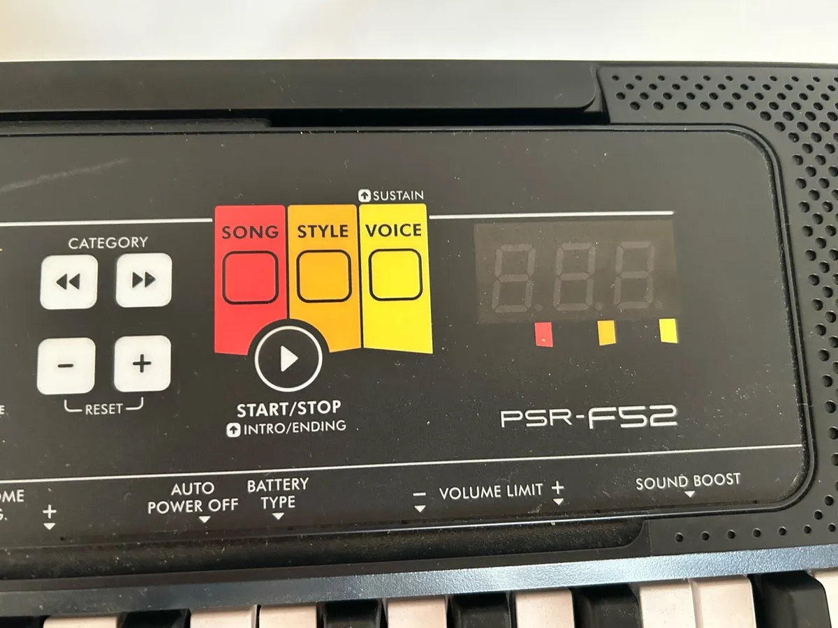 Yamaha Keyboard - Image 2