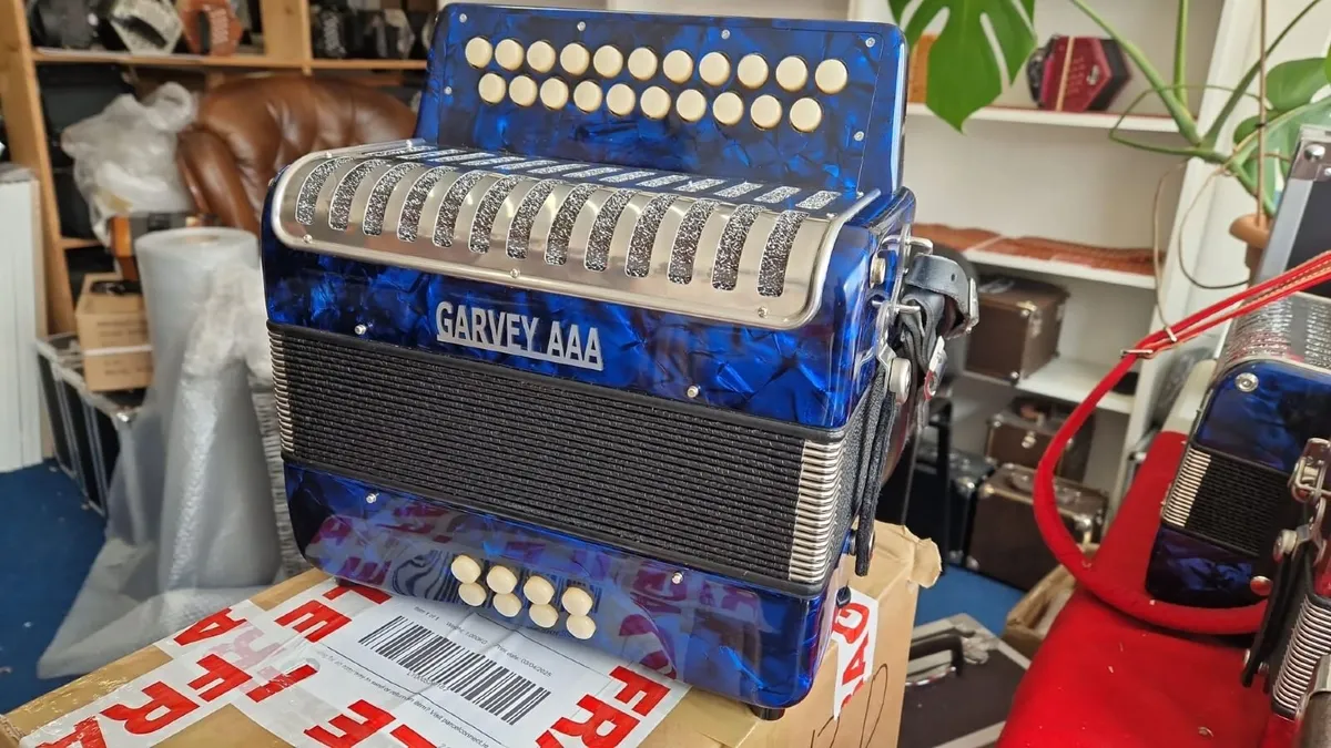 GARVEY 2nd Hand ACCORDION