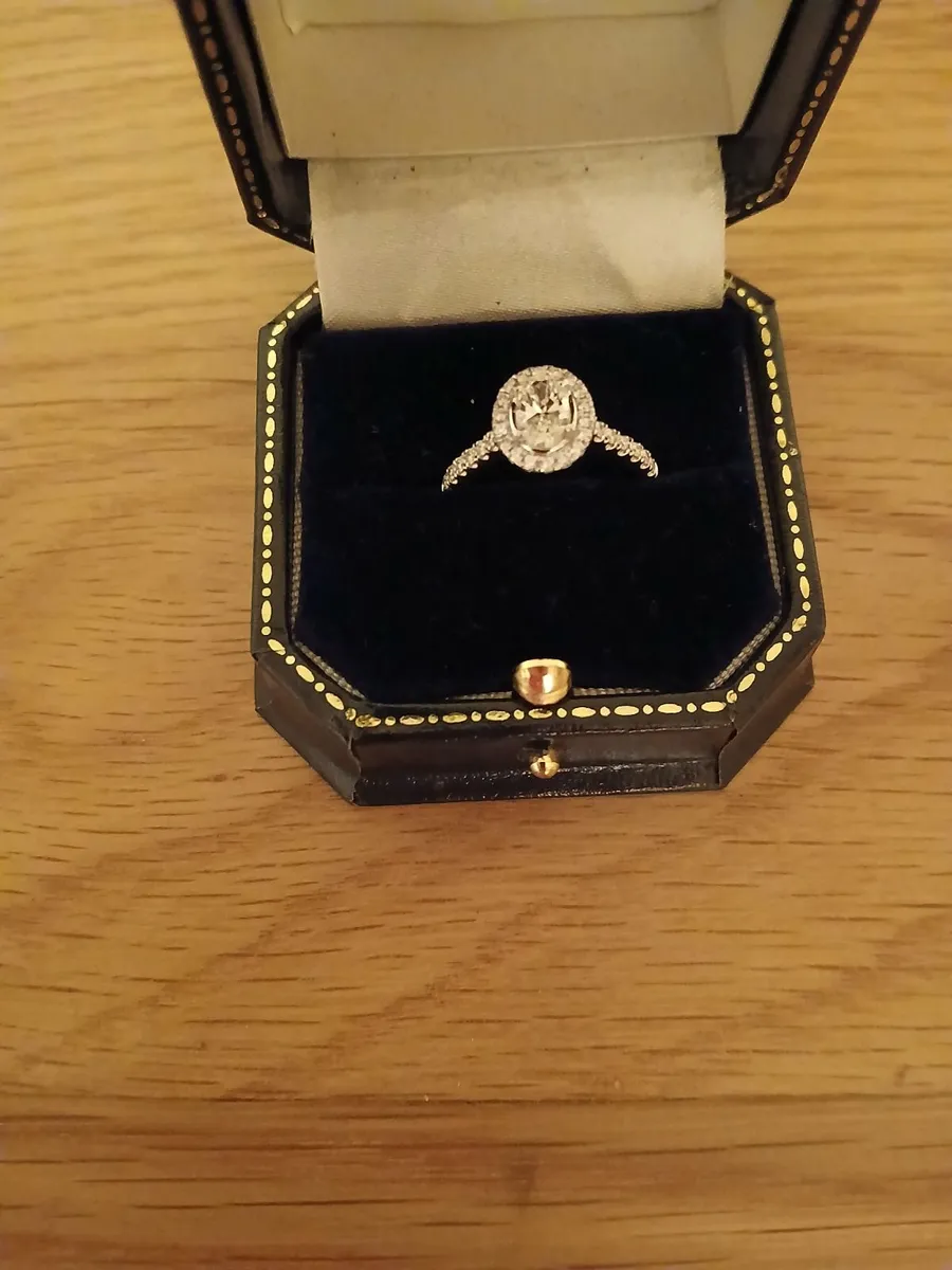 Engagement ring - Image 2