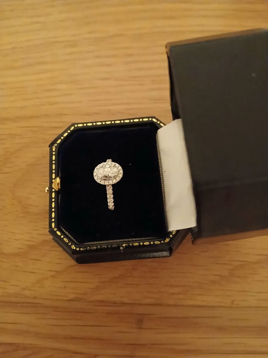 Engagement ring - Image 4