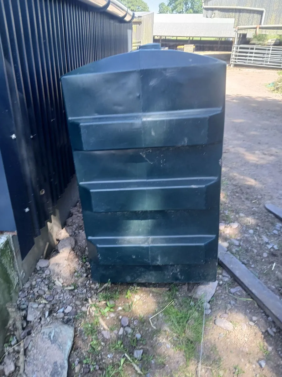 Oil tank