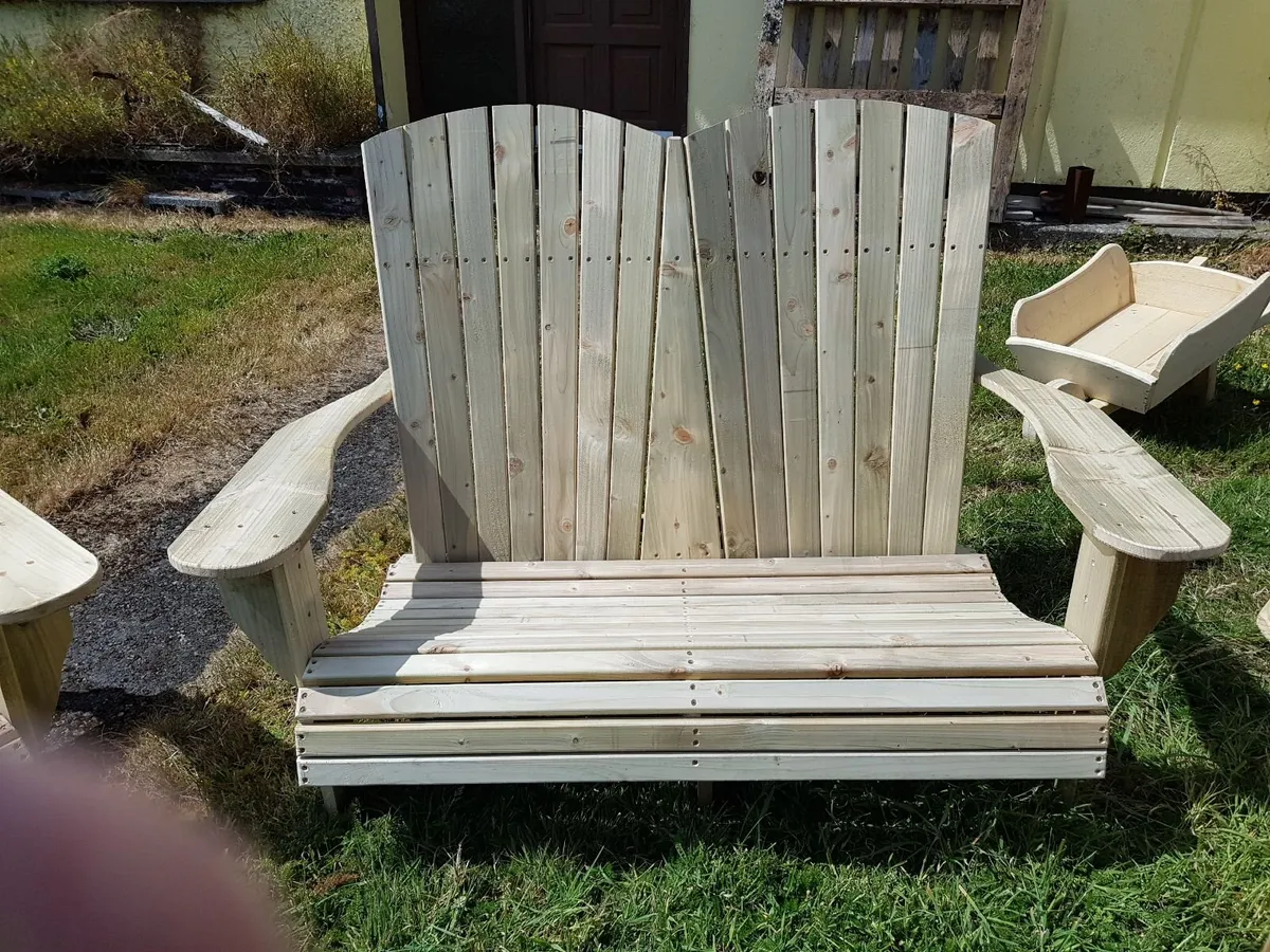 Round Picnic Table - Image 4
