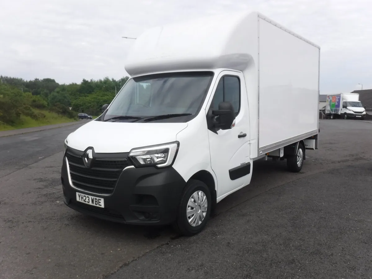 Renault Master 2023 13ft Luton Box with tail lift - Image 2