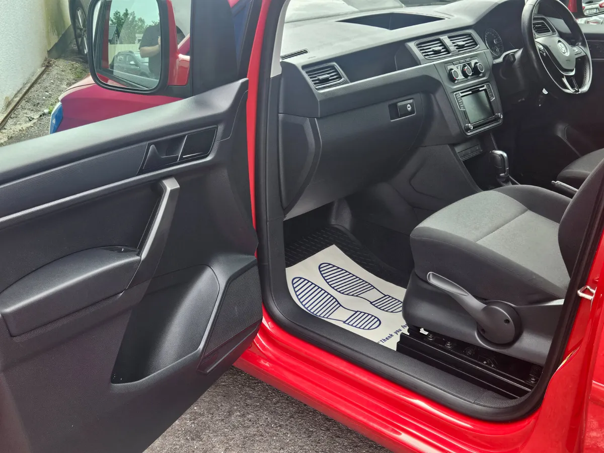 Volkswagen Caddy maxi  automatic - Image 4