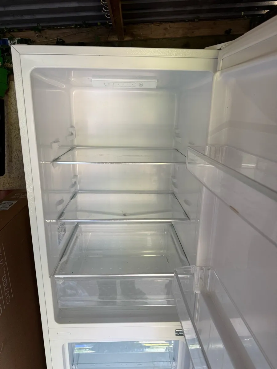 PowerPoint Fridge freezer - Image 2
