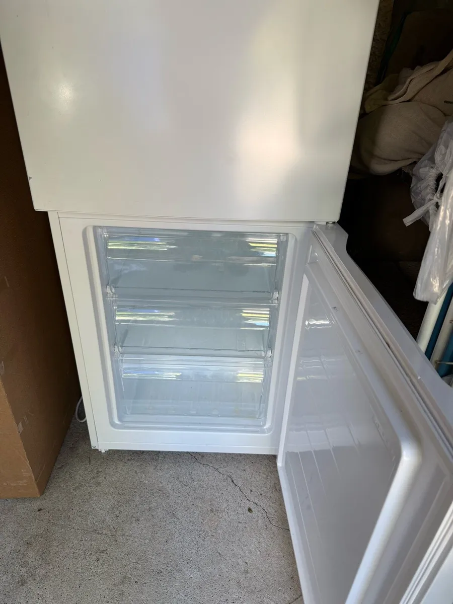 PowerPoint Fridge freezer - Image 3