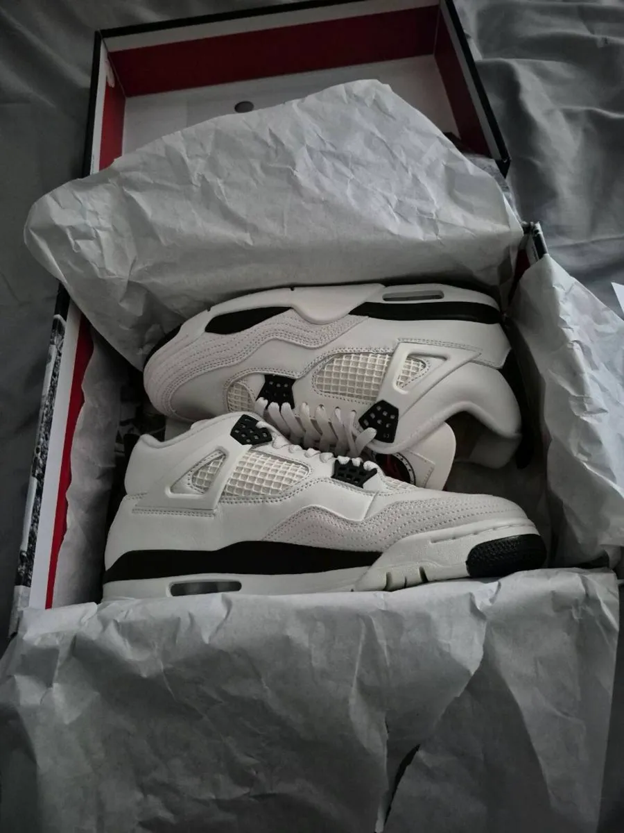 NEW NIKE AIR JORDAN 4 RETRO - Image 3