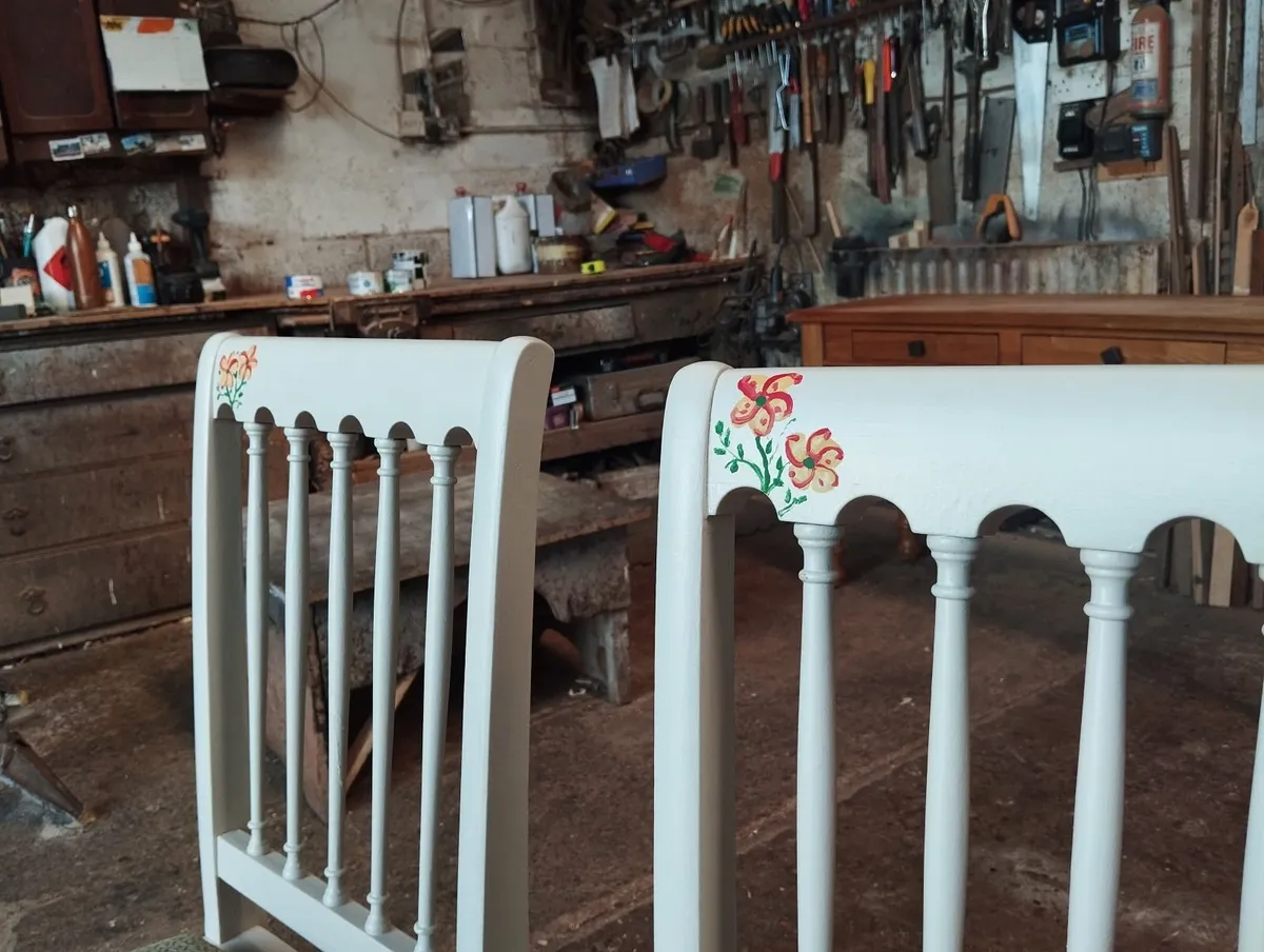 Chairs painted - Image 1