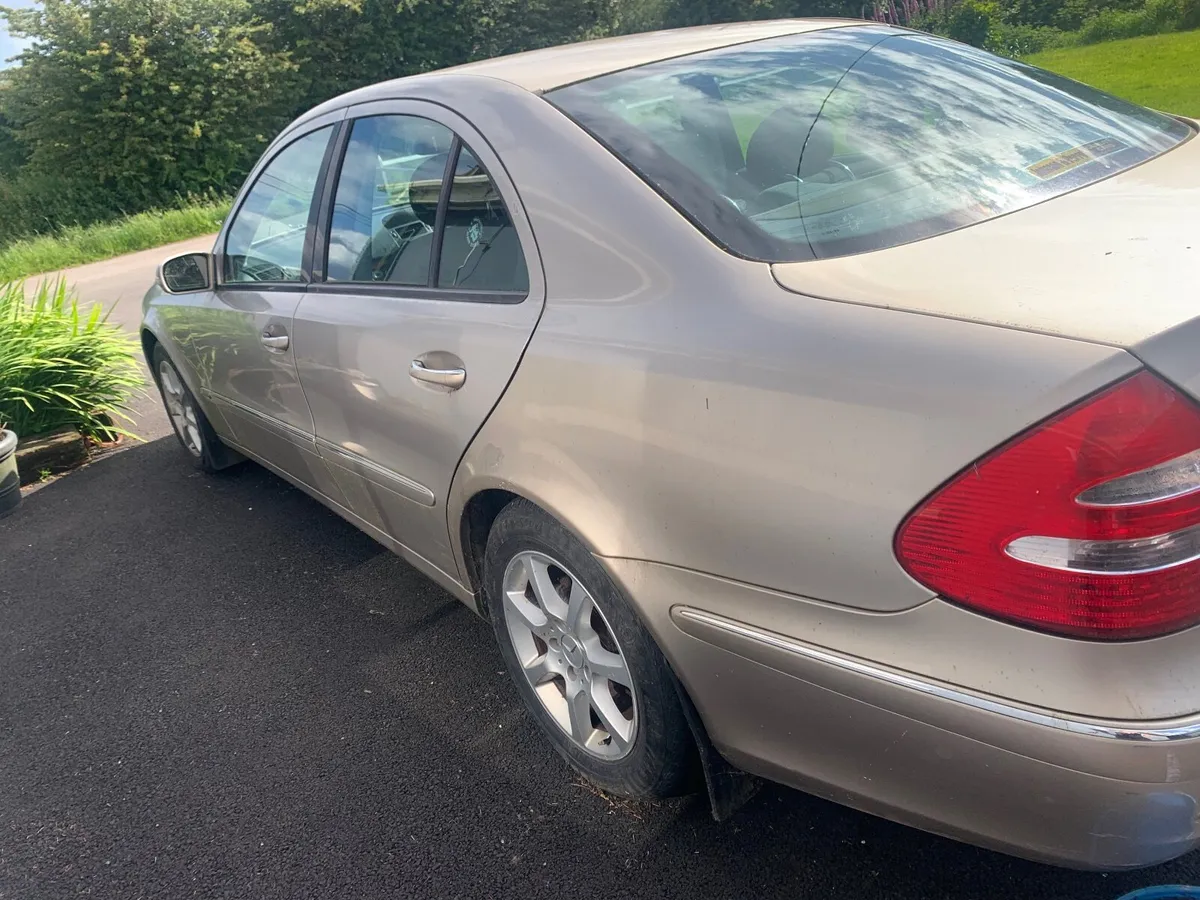 Mercedes-Benz E-Class 2003 - Image 3