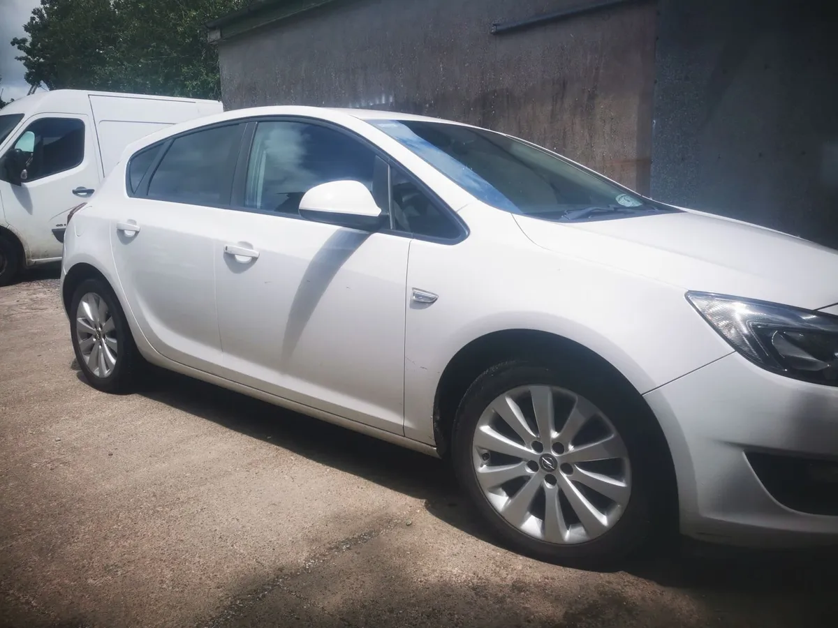 Opel Astra 2013 - Image 4