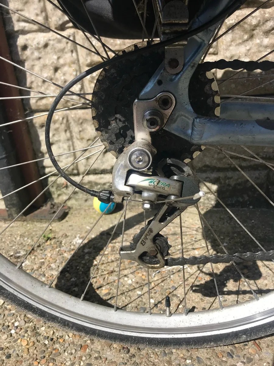 Mens hybrid/touring bicycle - Image 3