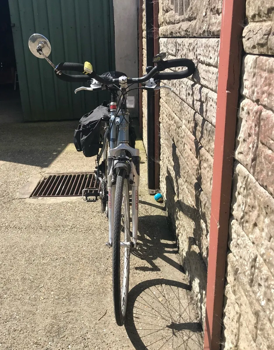 Mens hybrid/touring bicycle - Image 2