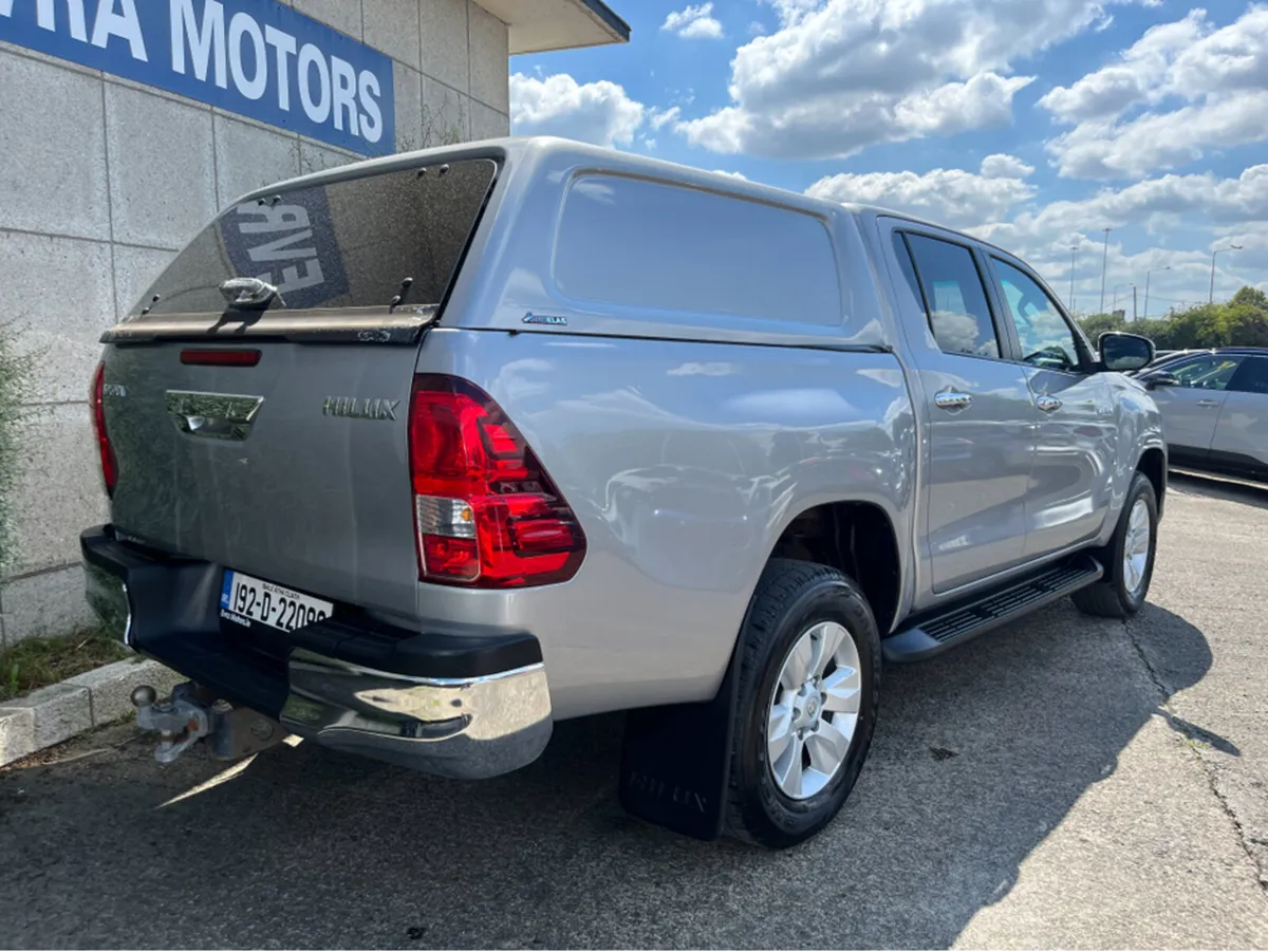Toyota Hilux DOUBLE CAB 2.4 DIESEL - Image 4