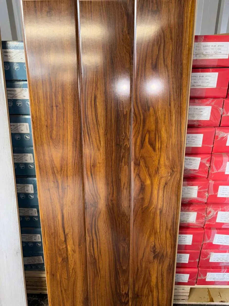 Brand new 12mm high gloss laminate flooring - Image 4