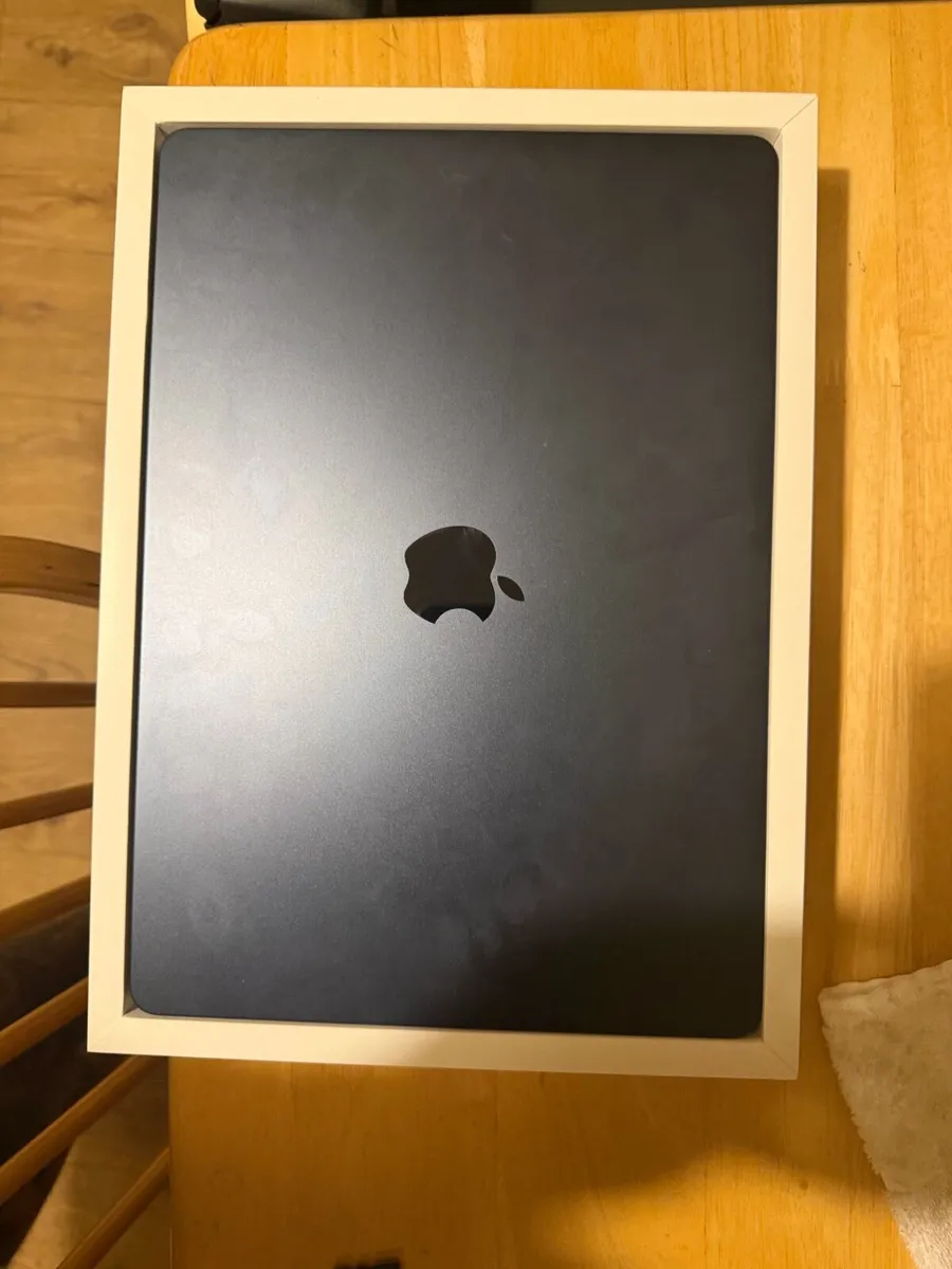 MacBook Air 2025 15 inch M4 SkyBlue - Image 2
