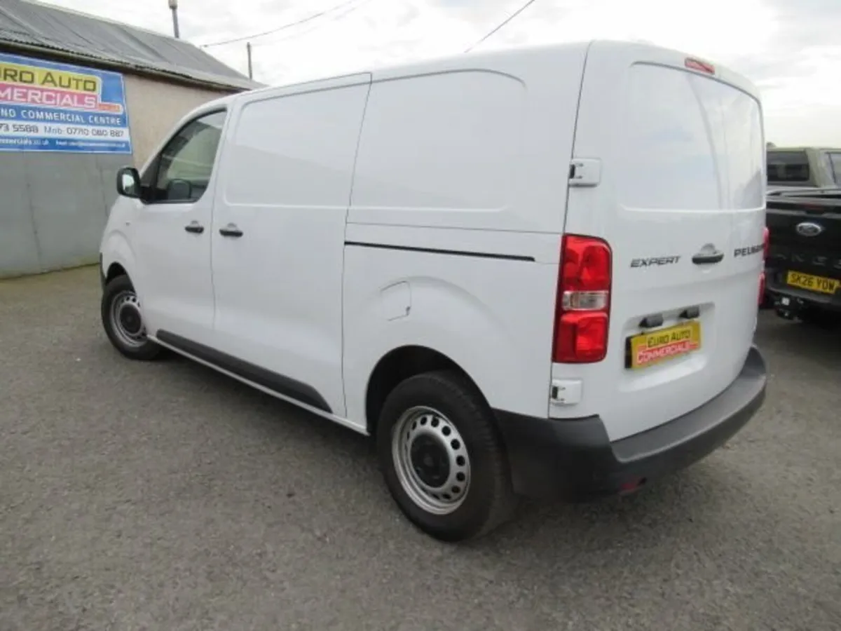 1.5 BlueHDi (120 ps) Professional L1 Van 6dr Diese - Image 2
