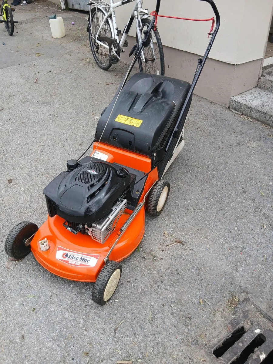 Oleo mac push lawnmower working perfect - Image 4