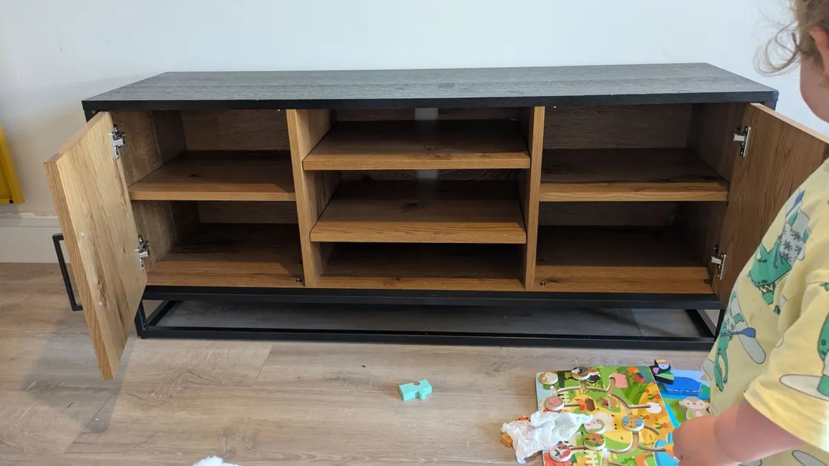 TV Unit - Image 2