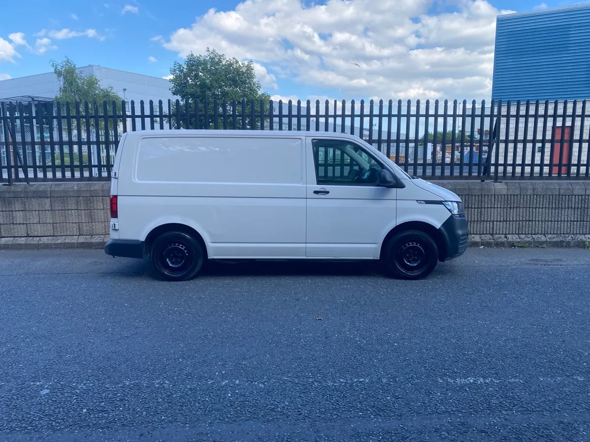 2022 VW Transporter SWB 150HP - Image 2