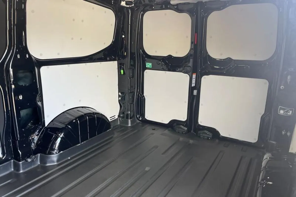 Ford Transit Custom 2.0 320 EcoBlue Limited Panel - Image 4