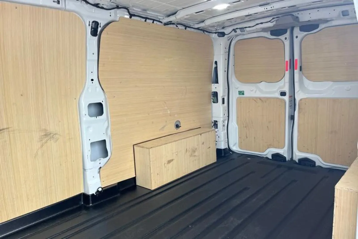Ford Transit Custom LIMITED - Image 4