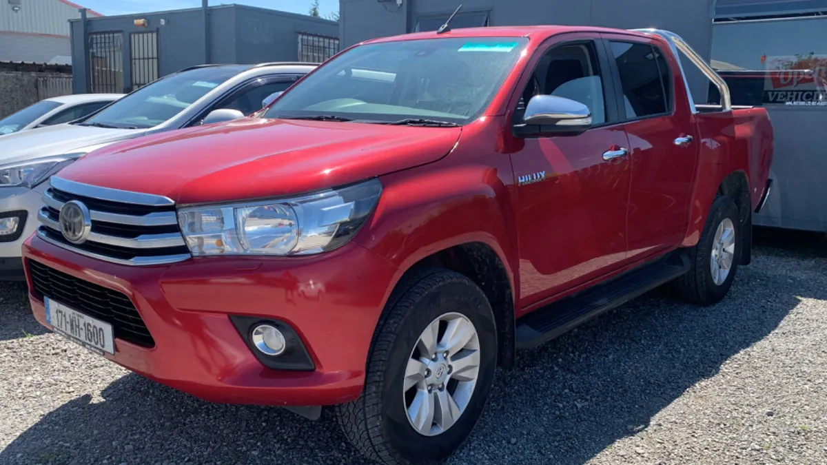 Toyota Hilux 2017 2.4  Spotless - Image 1