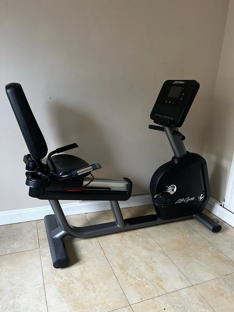Life fitness recumbent exercise bike - Image 1