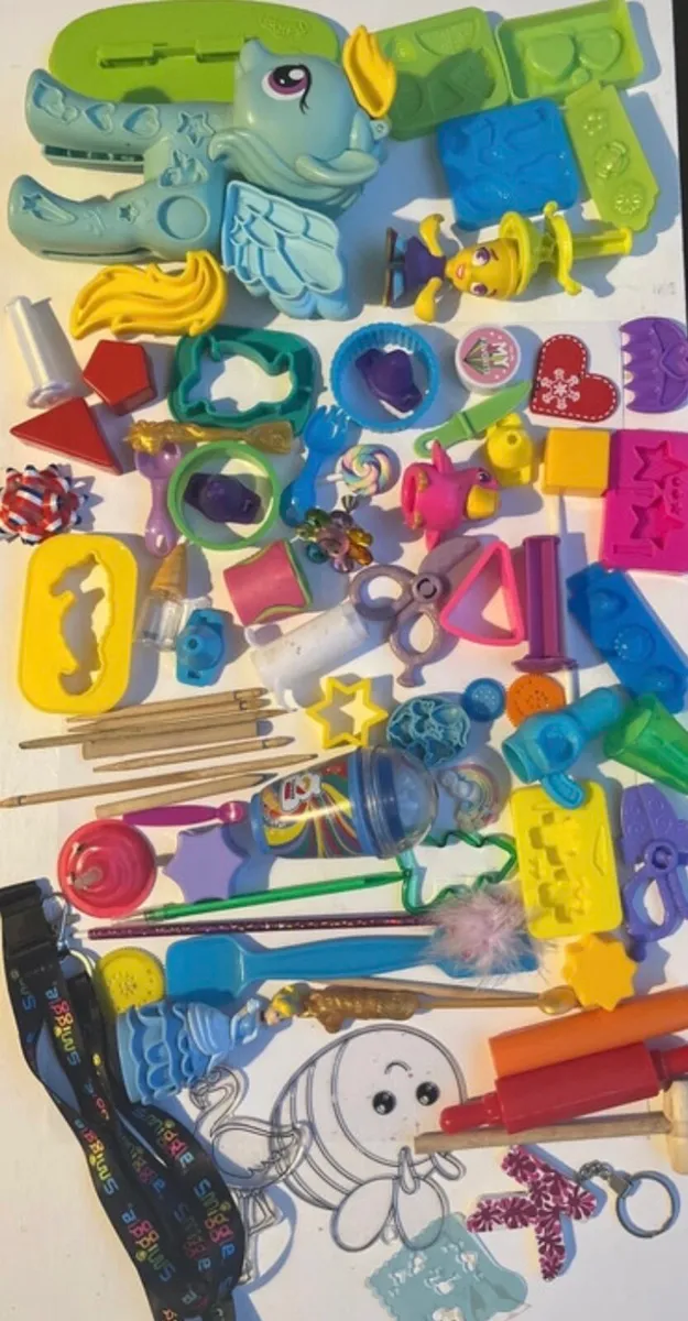 For sale one back pack of play doh accessories - Image 4