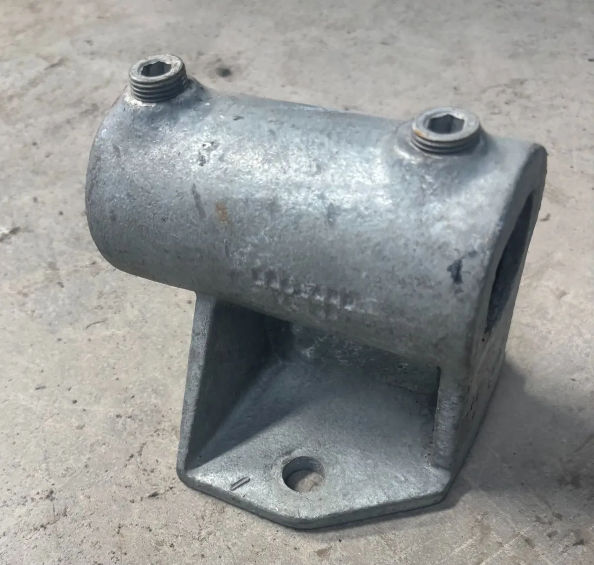 Safety Kee Klamp 265-8 Offset Rail Wall Flanges - Image 1