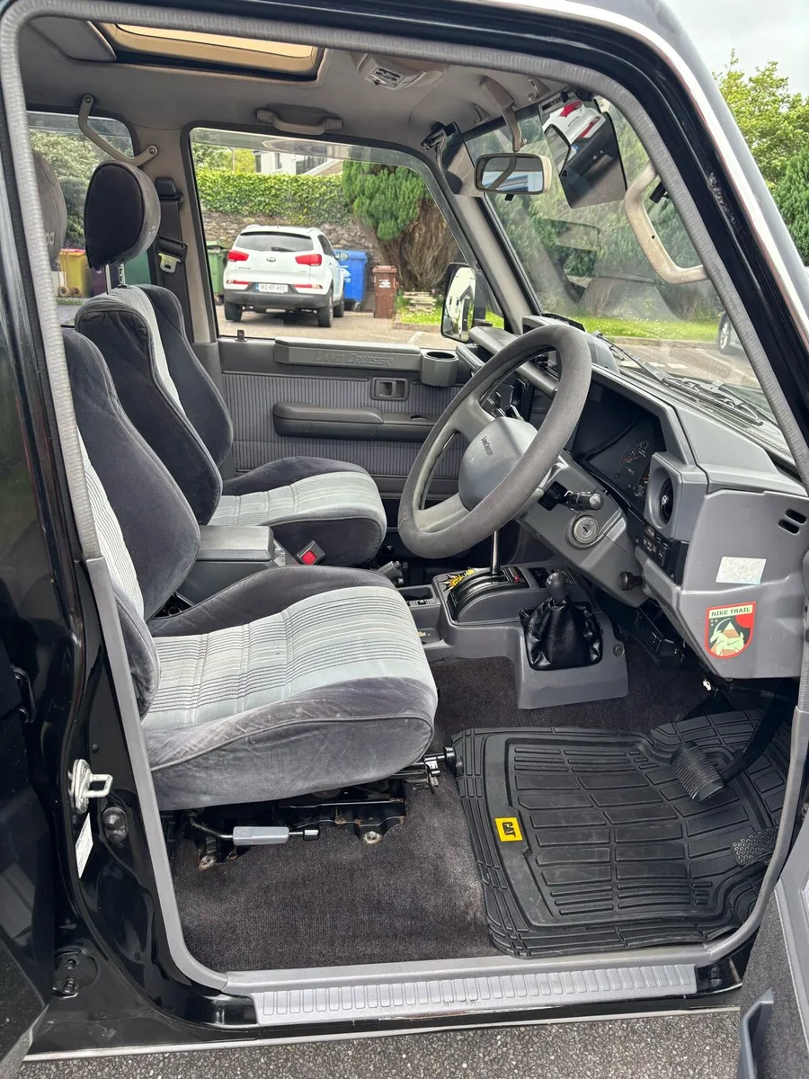 Land Cruiser EX LIMITED LJ78 - Image 2