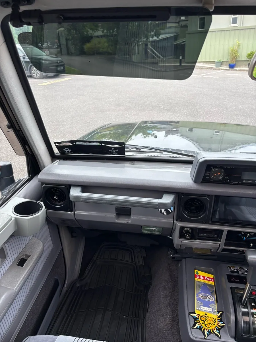 Land Cruiser EX LIMITED LJ78 - Image 4