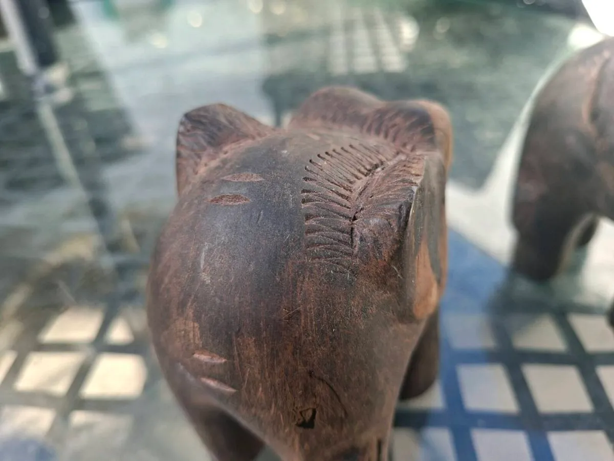 Lovely pair of Vintage Solid Rosewood Elephants - Image 4