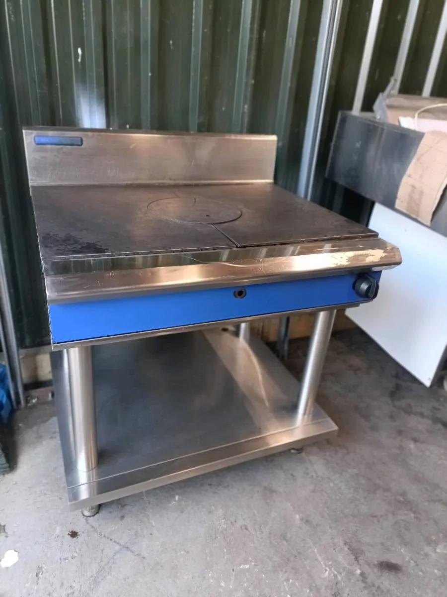 Blue seal Solid top cooker - Image 1