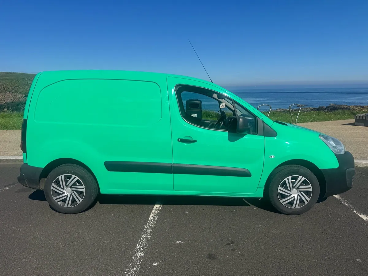 2016 Citreon Berlingo - Image 1