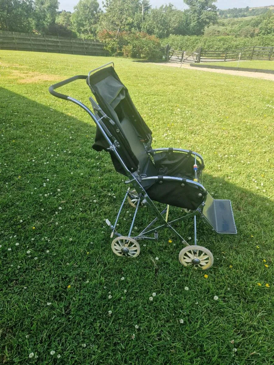 SILVER CROSS PUSHCHAIR - Image 1