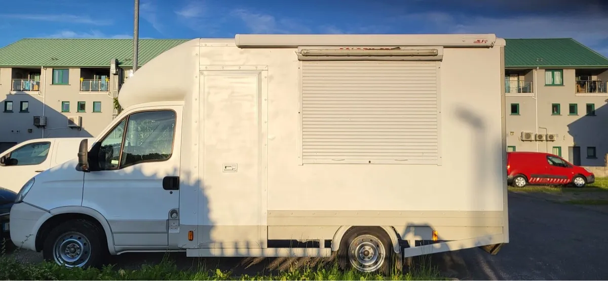 Food truck fully kitted - Image 1