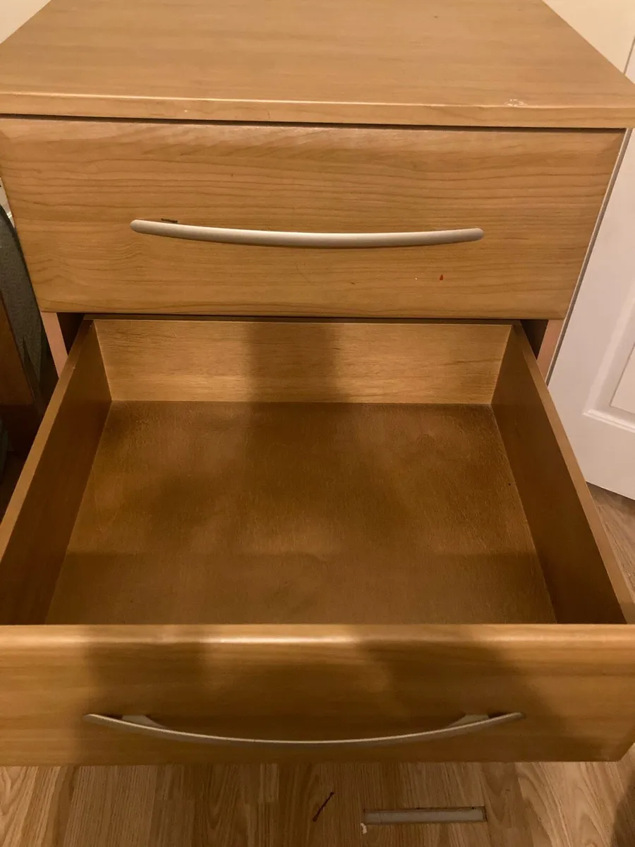 Solid wood chest of drawers - Image 2