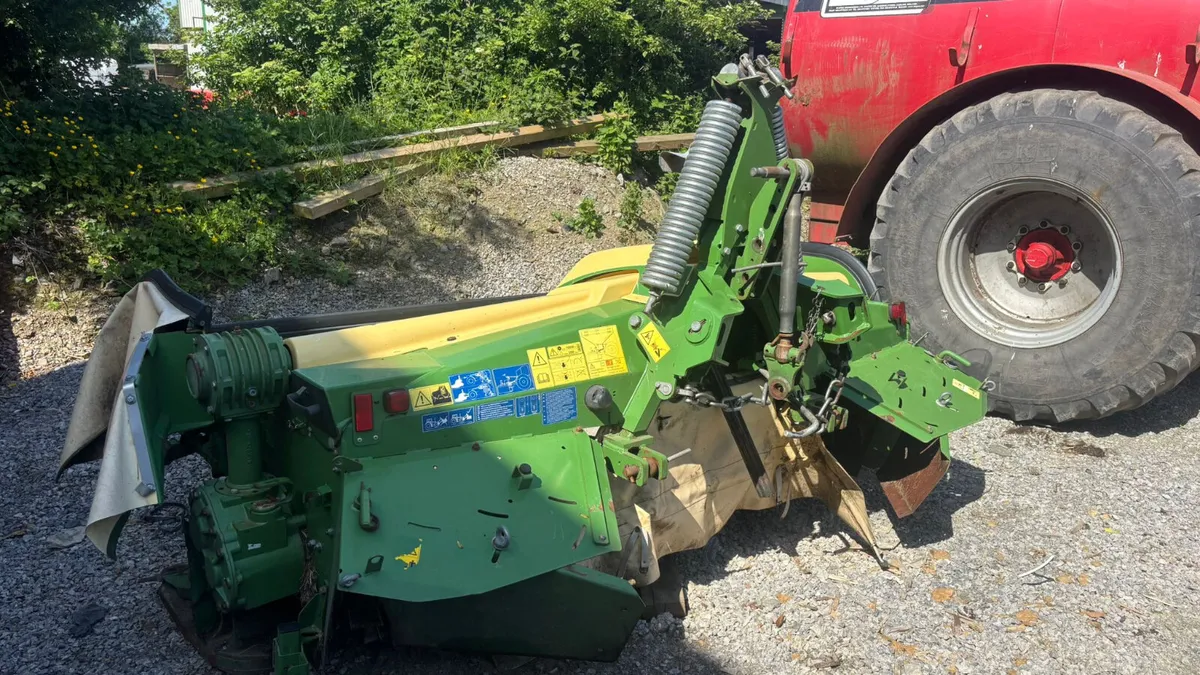 2019 F320CV (Front) & R320CV (Rear) Krone Mowers - Image 3