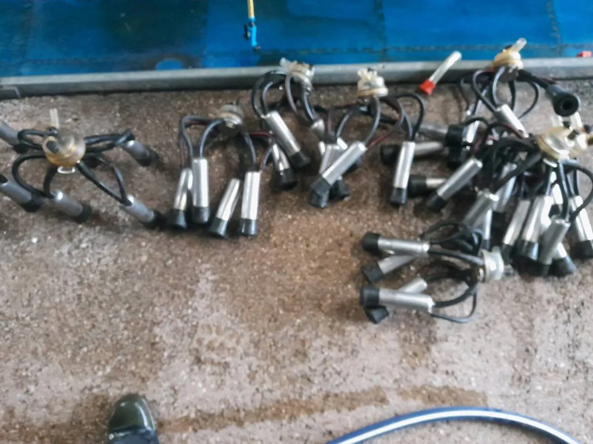 For Sale milking machine clusters - Image 2
