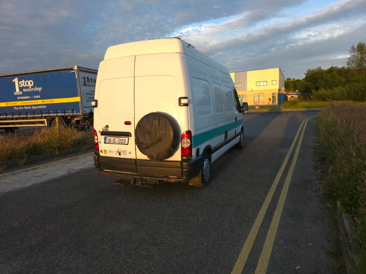 06 Renault master Campervan - Image 2