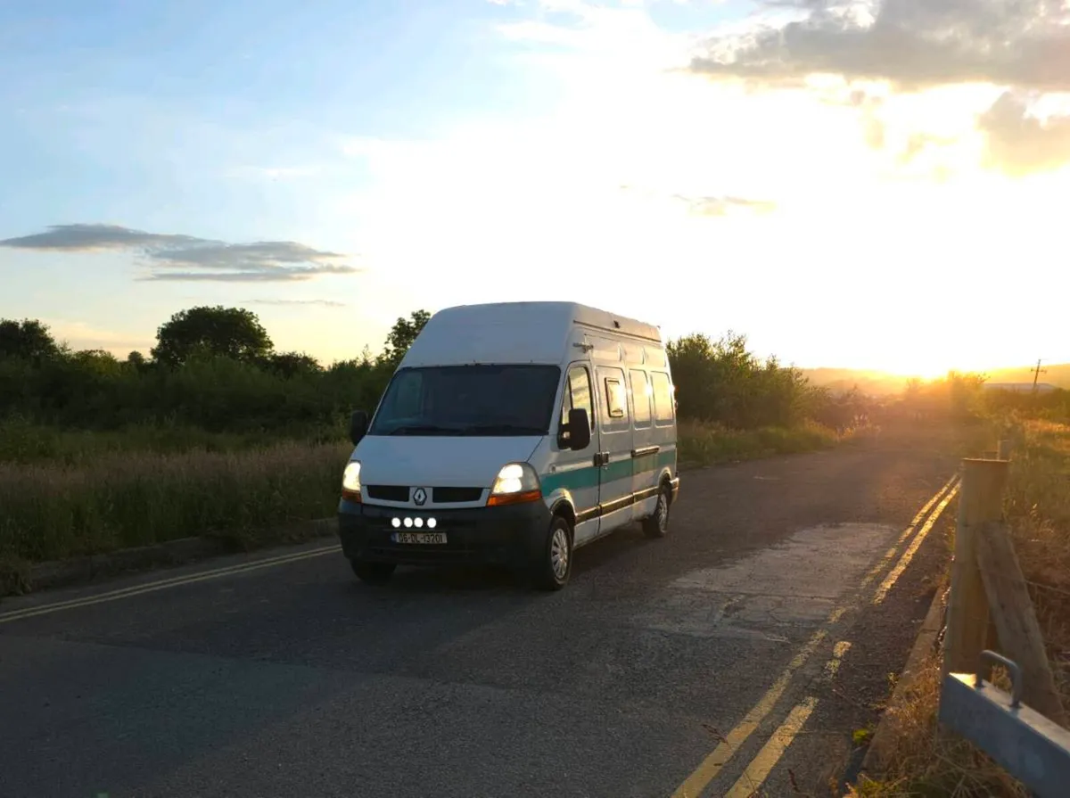 06 Renault master Campervan - Image 4
