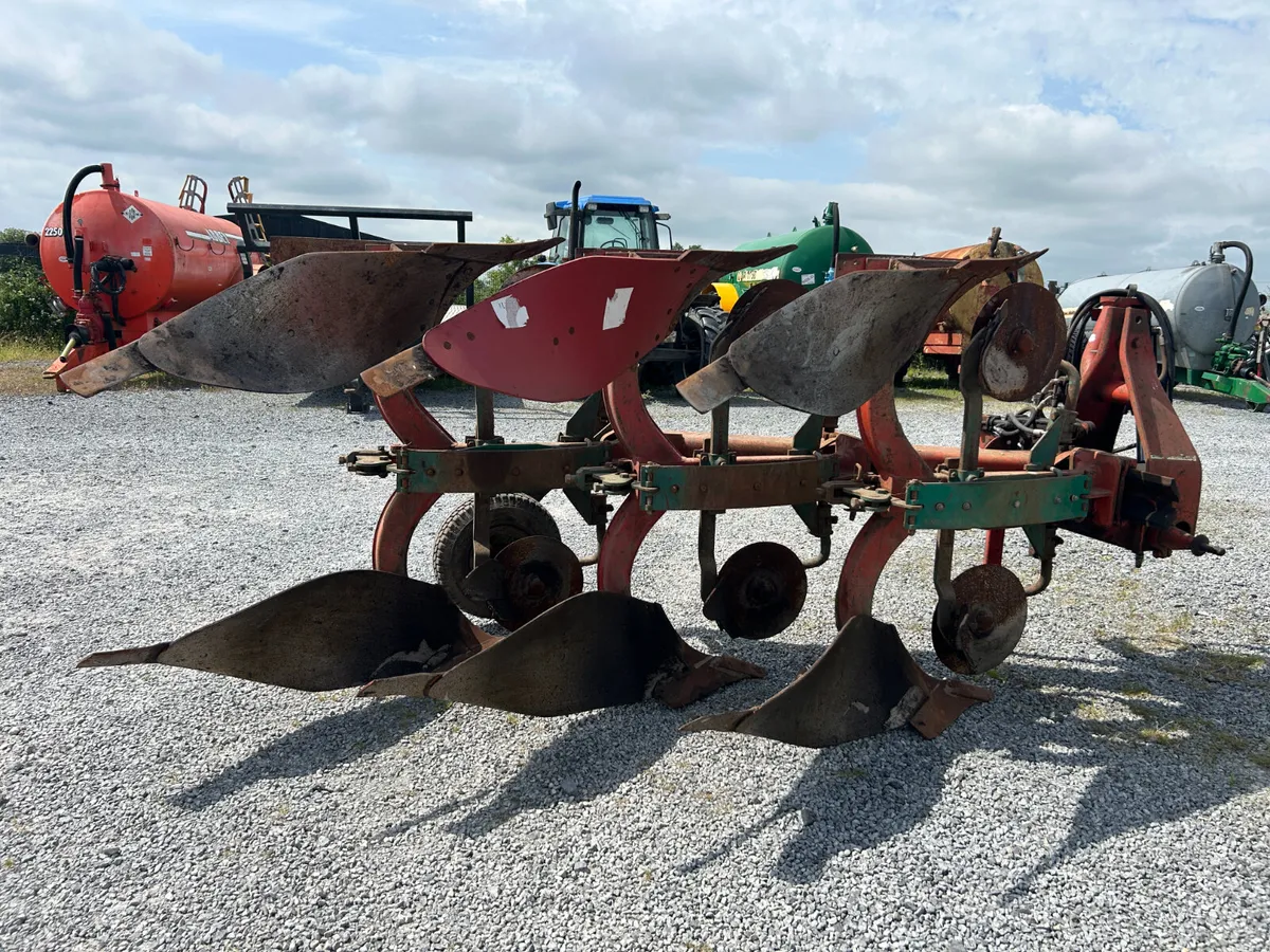 Kverneland 3 Furrow Reversible Plough - Image 2