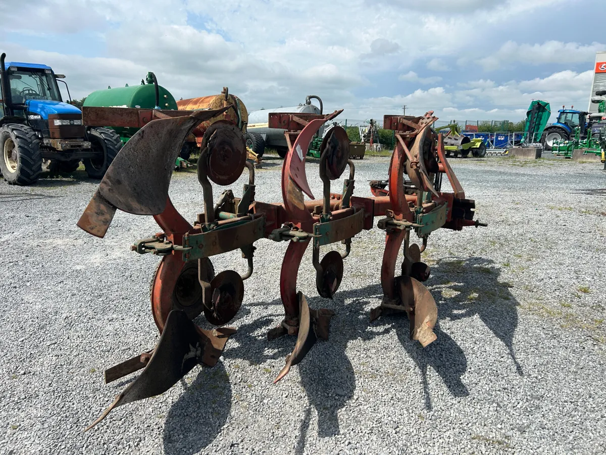 Kverneland 3 Furrow Reversible Plough - Image 3