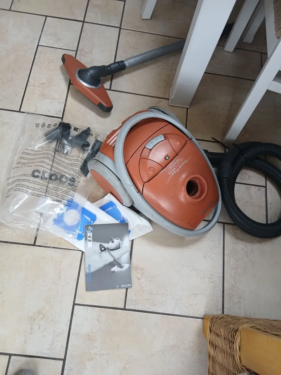 Vacuum Cleaner - Image 2