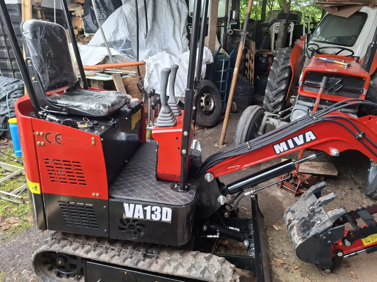 NEW Miva VA13 mini digger - Image 3
