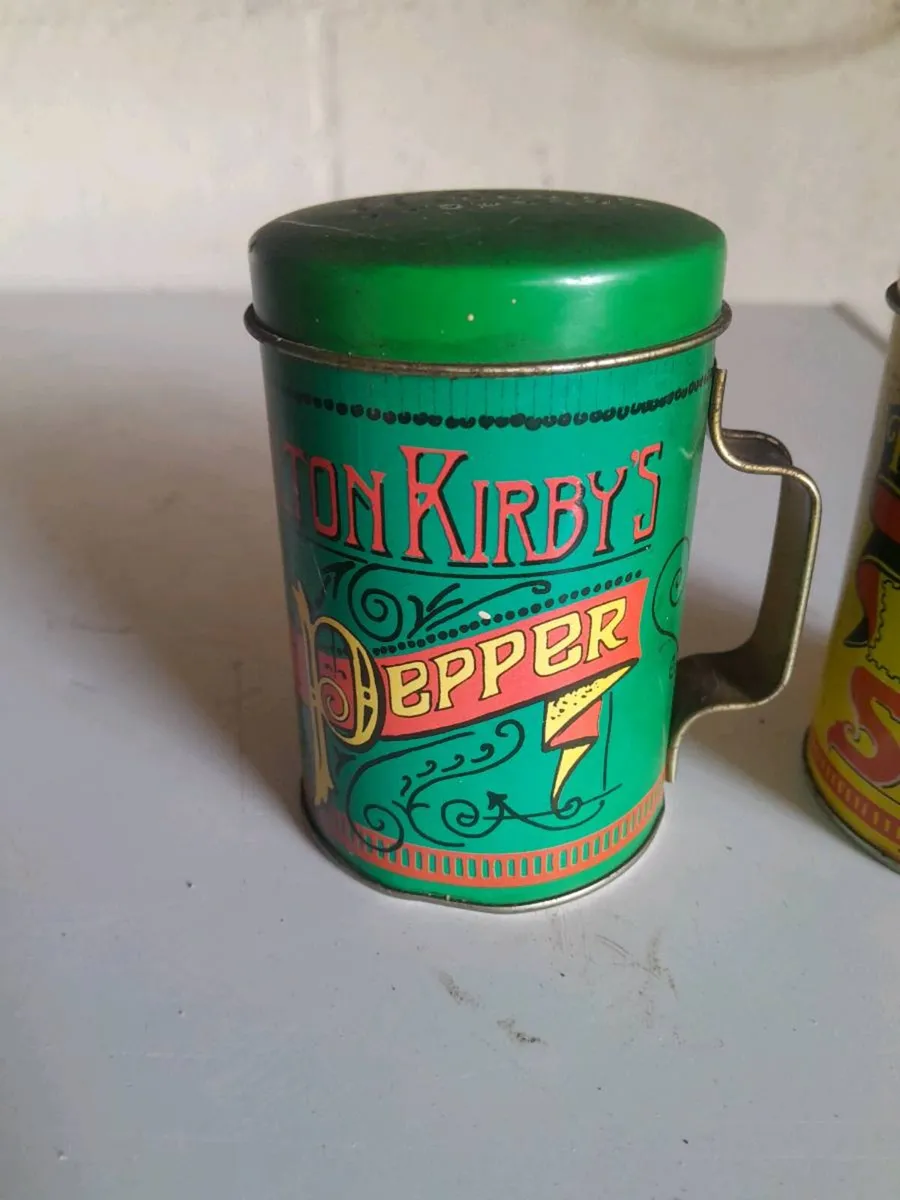 Vintage salt and pepper  shakers - Image 3